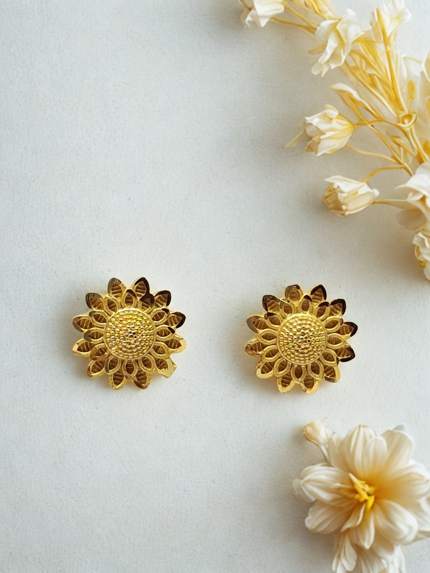 Add a touch of floral elegance to your jewelry collection with these beautifully crafted Sunflower Bloom Stud Earrings.