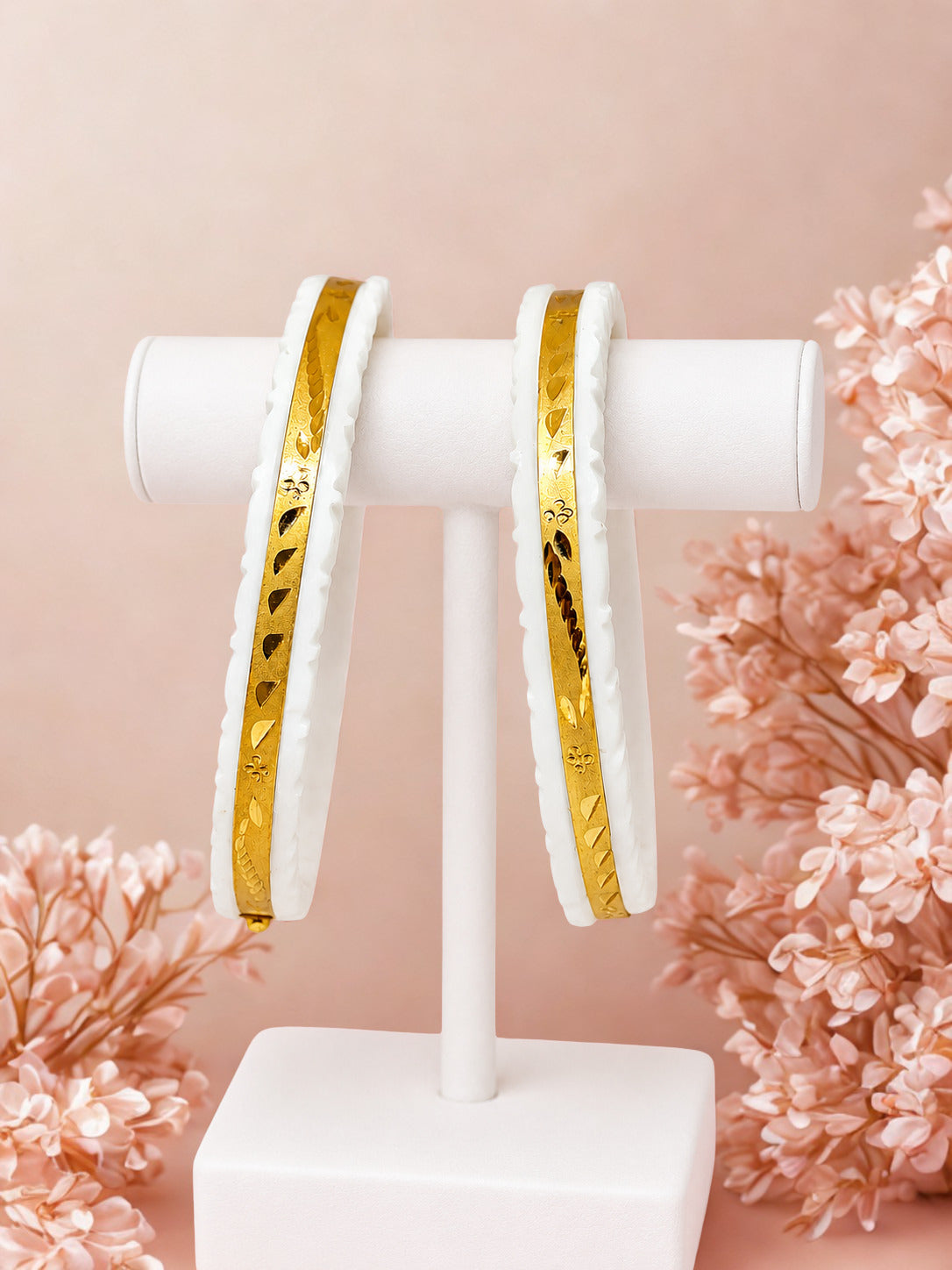 Elevate your traditional look with our beautifully crafted Path Shakha Pair. Designed with a classic white finish and intricate gold-plated detailing, this elegant shakha set blends timeless Bengali tradition with modern sophistication.