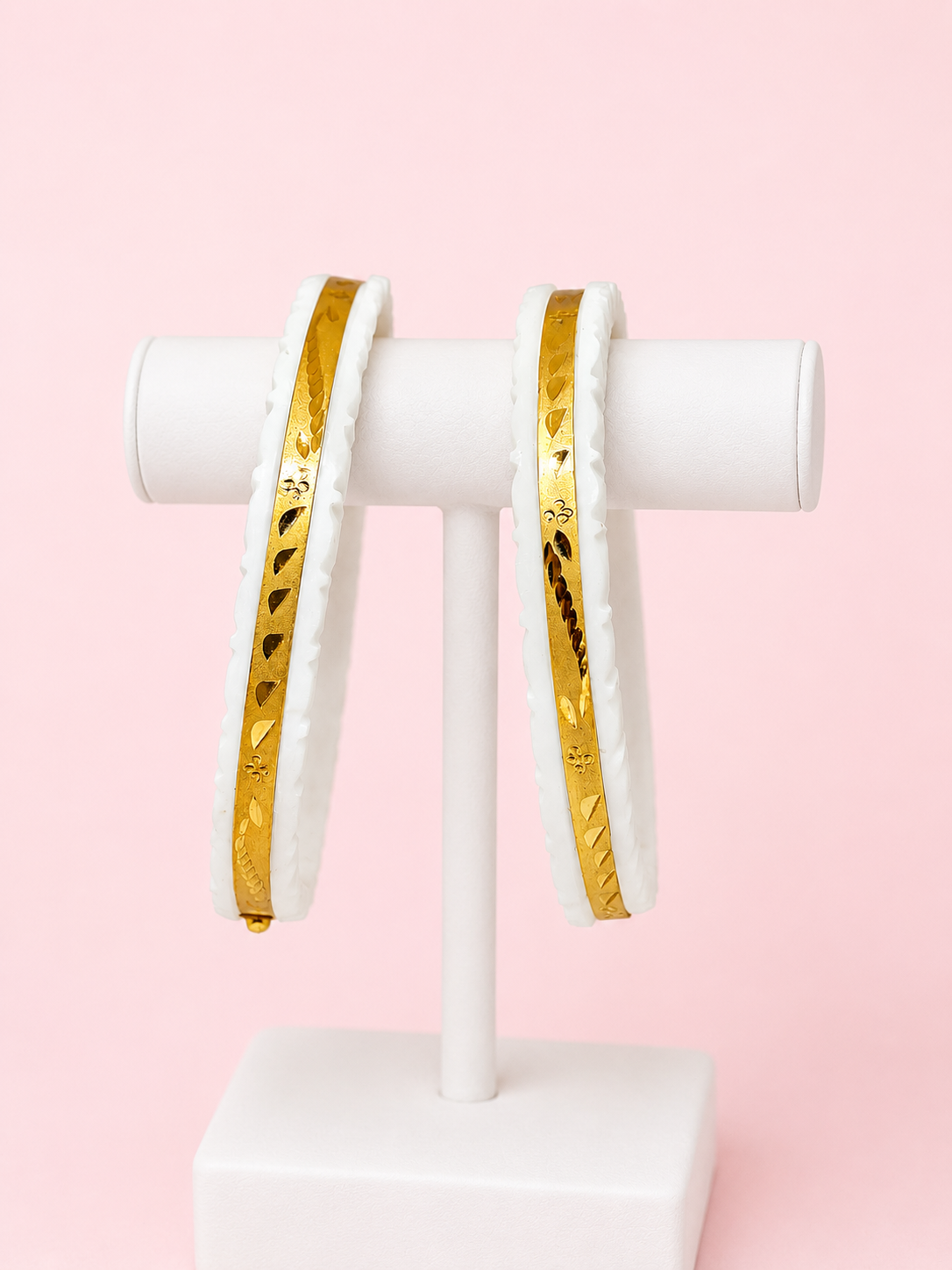 Product Name: Path Shakha Pair
Quantity: 2 Pieces (1 Pair)
Color: White & Gold
Design: Traditional Bengali Path Shakha
Finish: Premium Gold-Plated Detailing
Style: Ethnic & Traditional
Occasion: Daily Wear, Puja, Wedding, Festive Wear
Lightweight & Comfortable Fit