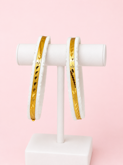 Product Name: Path Shakha Pair
Quantity: 2 Pieces (1 Pair)
Color: White & Gold
Design: Traditional Bengali Path Shakha
Finish: Premium Gold-Plated Detailing
Style: Ethnic & Traditional
Occasion: Daily Wear, Puja, Wedding, Festive Wear
Lightweight & Comfortable Fit