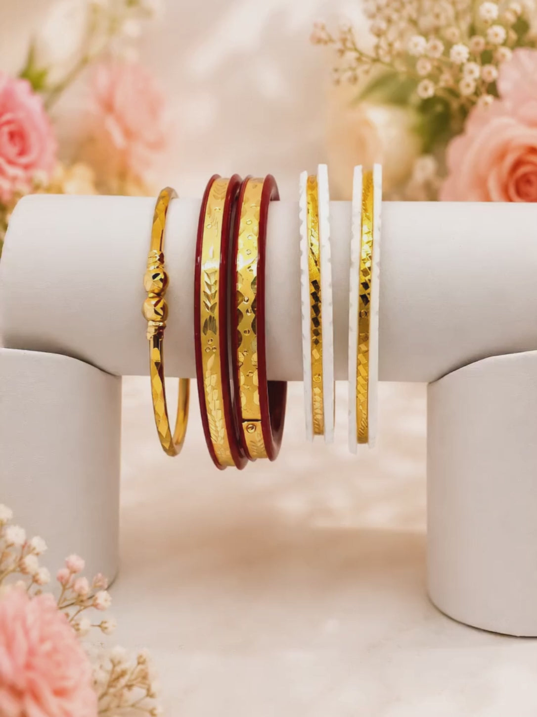 Package Includes
1 Pair Premium Shakha
1 Pair Premium Pola
1 Premium Gold Plated Noya Bracelet