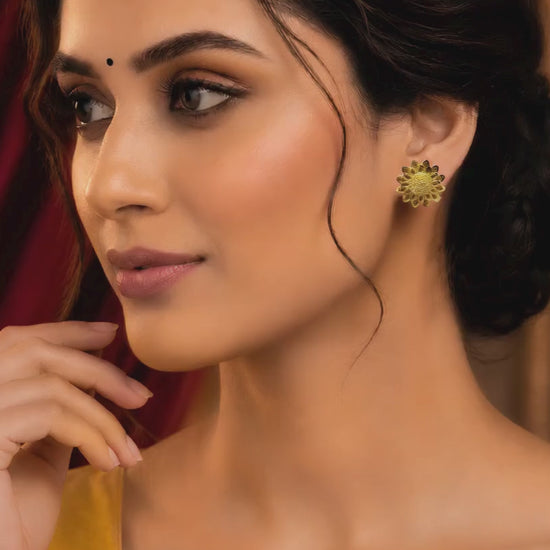#SunflowerEarrings #GoldPlatedEarrings #StudEarrings #FloralEarrings #FashionJewellery #ImitationJewellery #EthnicJewellery #DailyWearJewellery #PartyWearJewellery #DesignerEarrings #GoldToneEarrings #WomensFashion #JewelleryLover #TrendyJewellery #SampritiJewellers